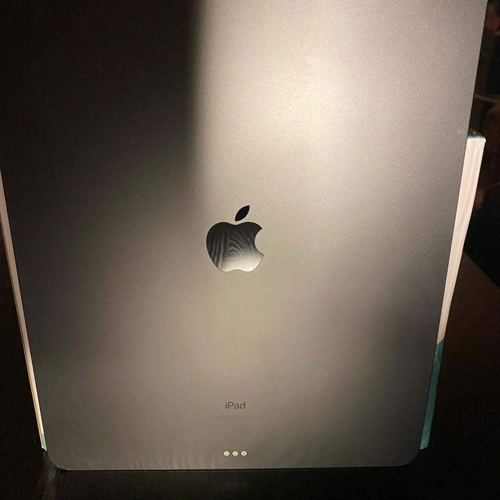 Selling for parts Apple iPad Pro 12.9-inch (3rd Gen) - Space Gray